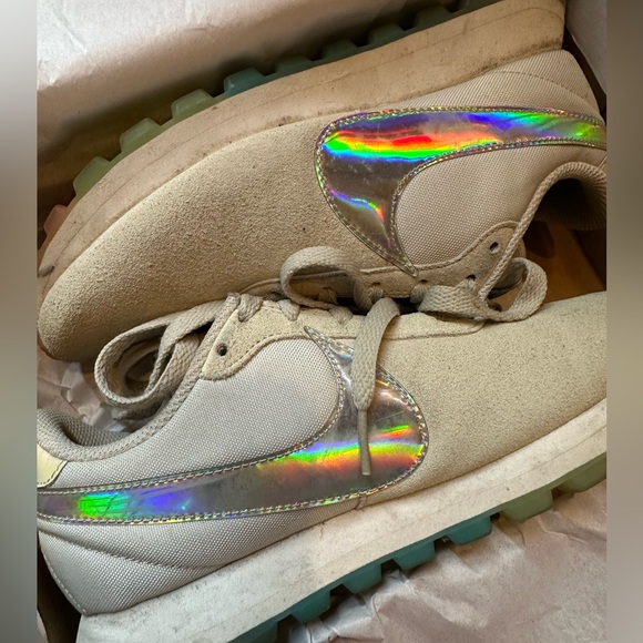 W NIKE PRE-LOVE O.X. Holographic Women's Sneakers - Picture 6 of 9